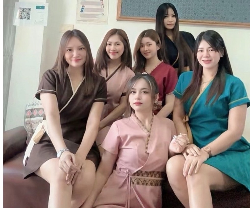 ทีมงานร้านนวด ศรีชา เก้ากิโล